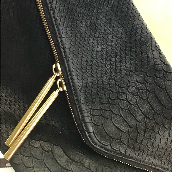 Black and Gold Envelope Henri Bendel Clutch - Picture 8 of 11